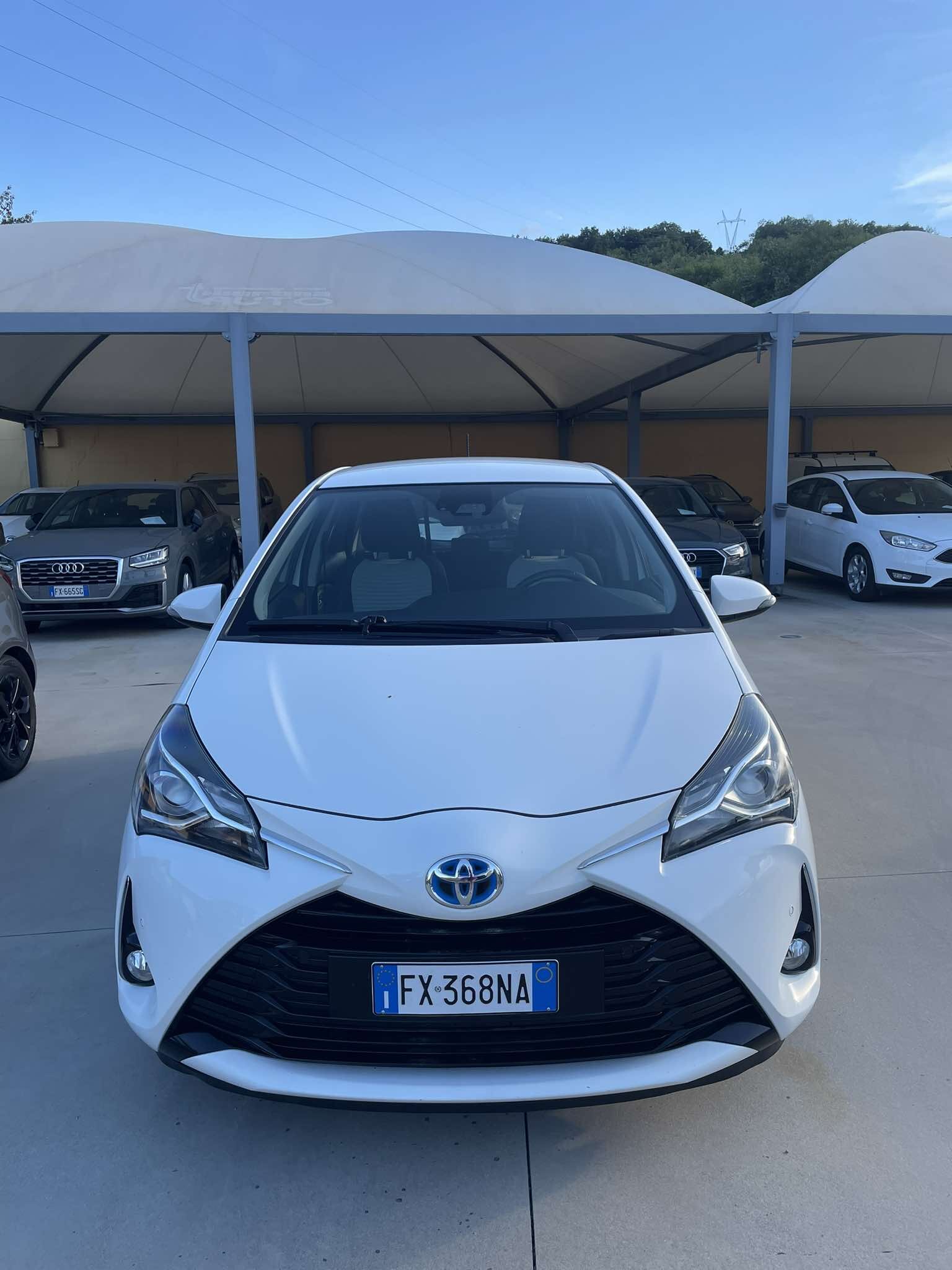 toyota-yaris-3°serie-1.5hybrid-business-73cv-euro6---2019---bianco---cabio-automatico-(8).jpeg