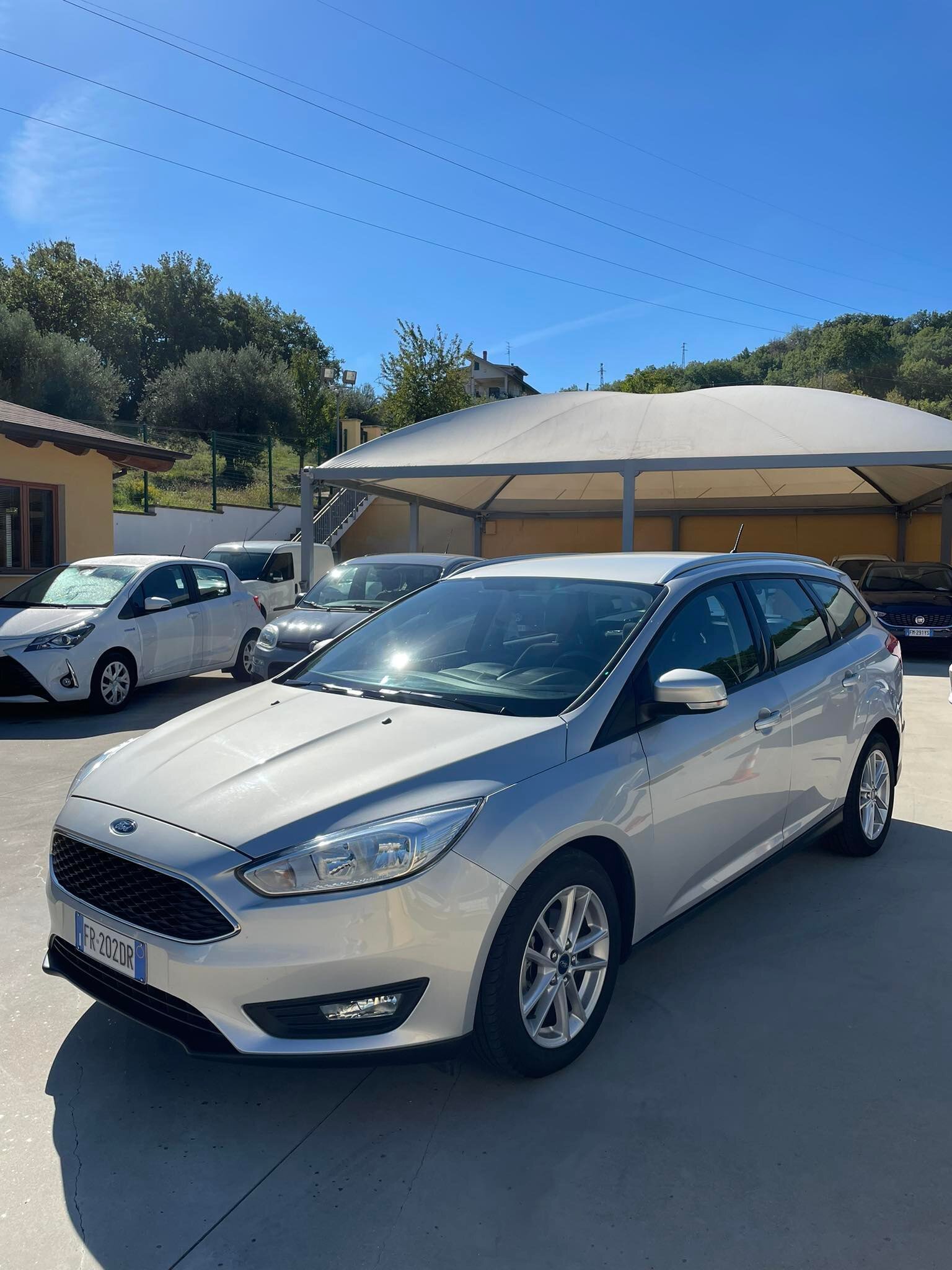 ford-focus-sw-1.5tdci-business-120cv-euro6---2018---grigio-chiaro-(4).jpeg
