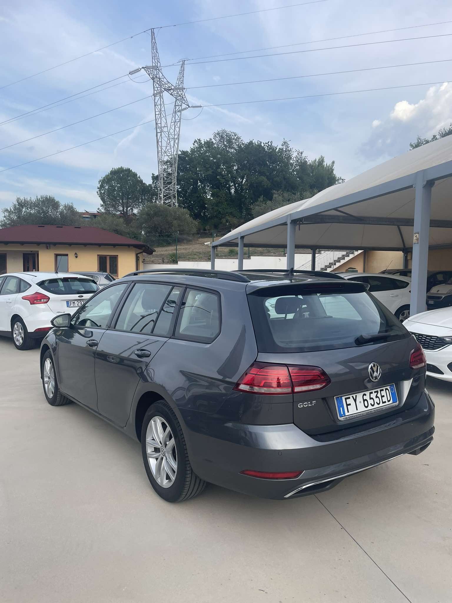 volks.-golf-sw-1.6tdi-dsg-business-115cv-euro6---2019---grigio-(8).jpeg