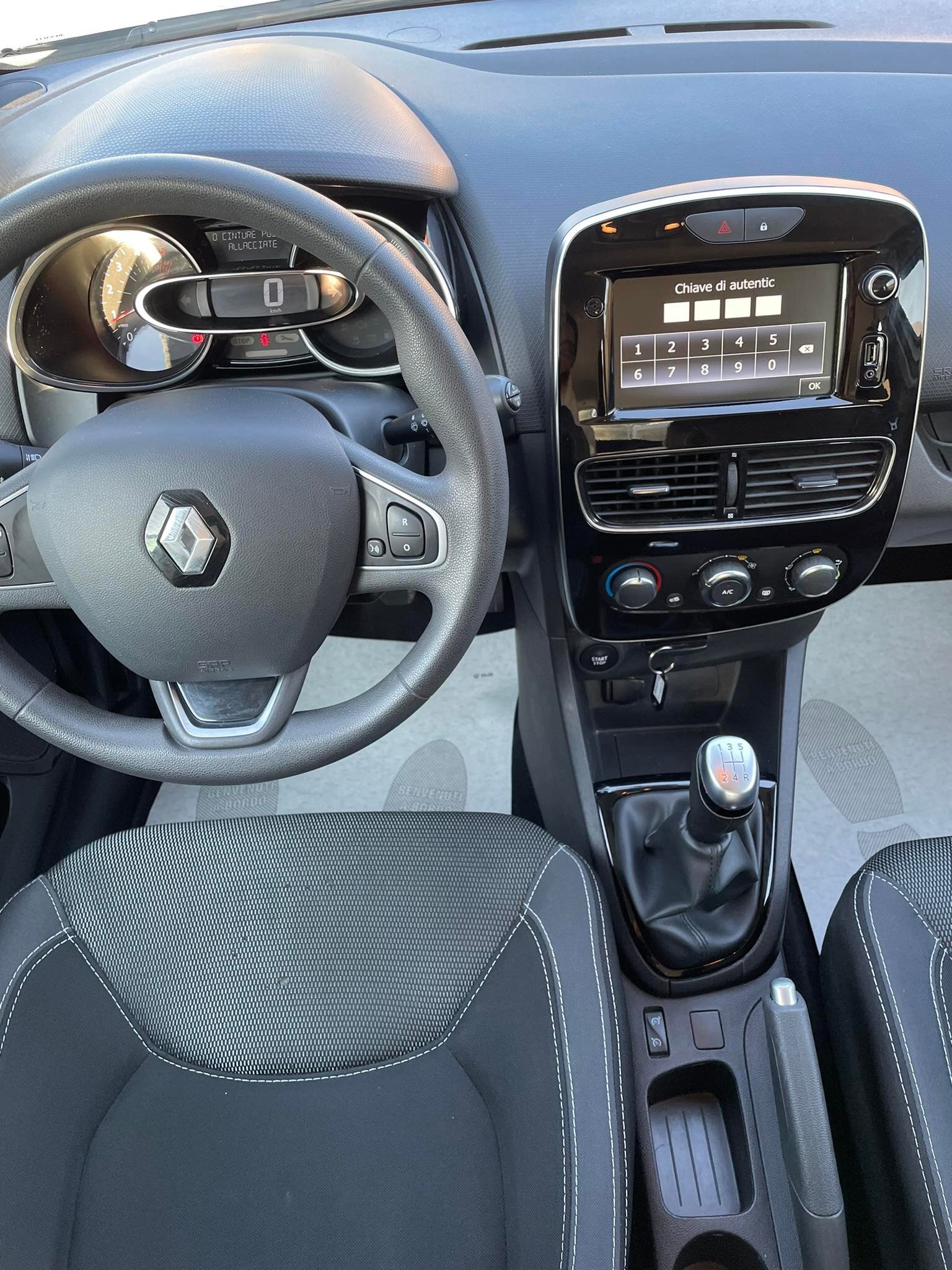 renault-clio-sw-4°-serie-1.5dci-business-75cv---euro6---2018---bianco-(6).jpeg