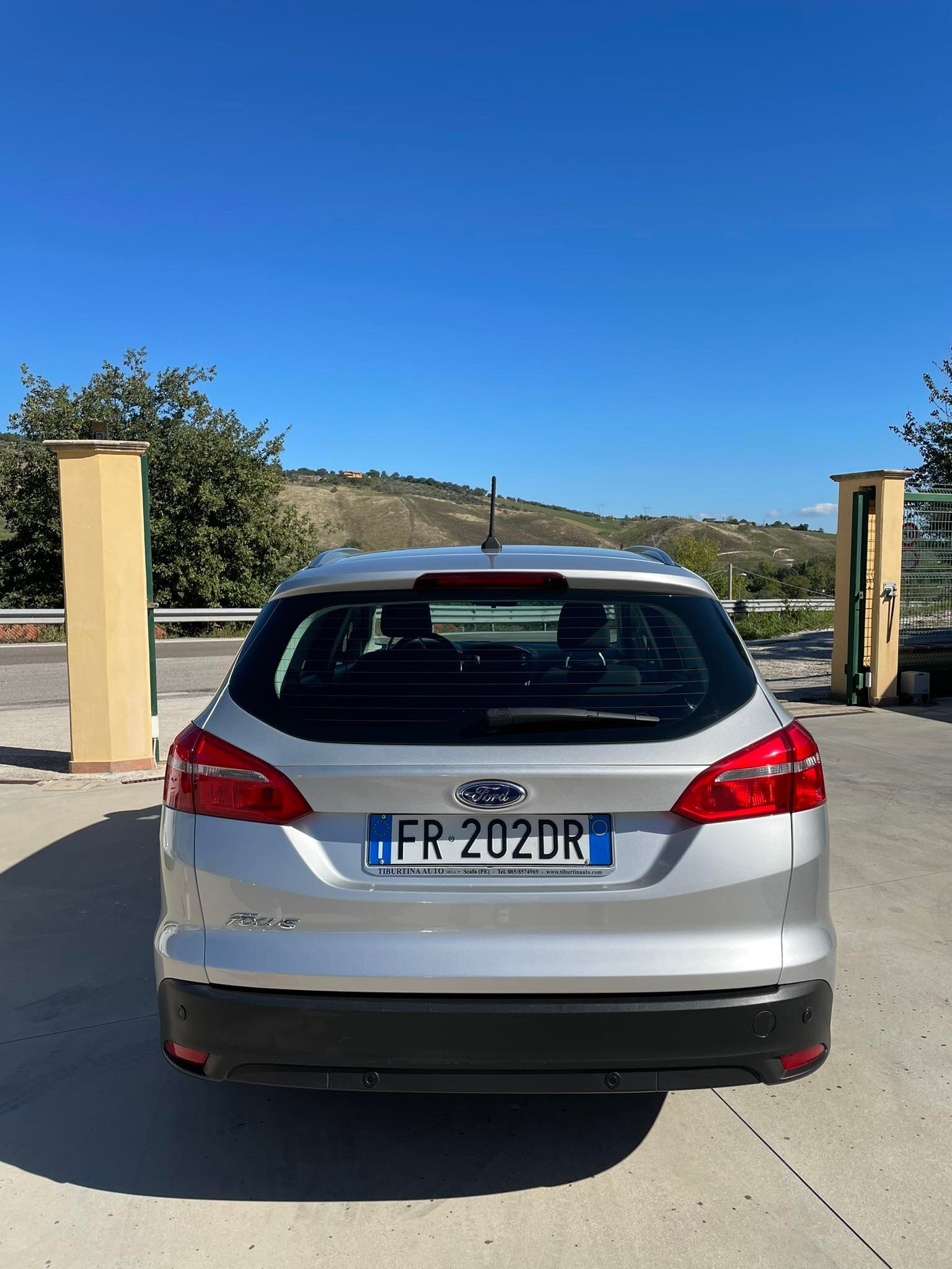 ford-focus-sw-1.5tdci-business-120cv-euro6---2018---grigio-chiaro-(5).jpeg