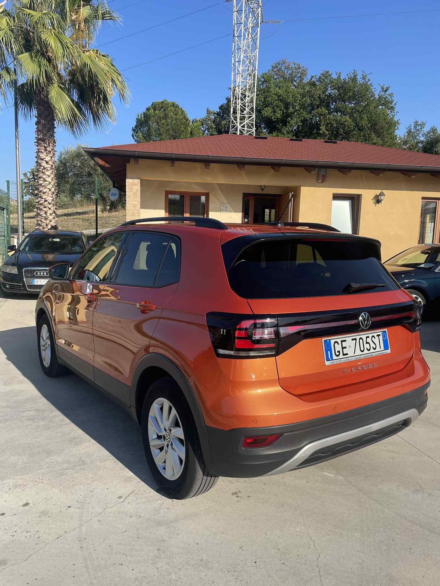 volkswagen-t-cross-1.0tsi-style-sport-110cv-euro6---2021---arancione-(3).jpeg