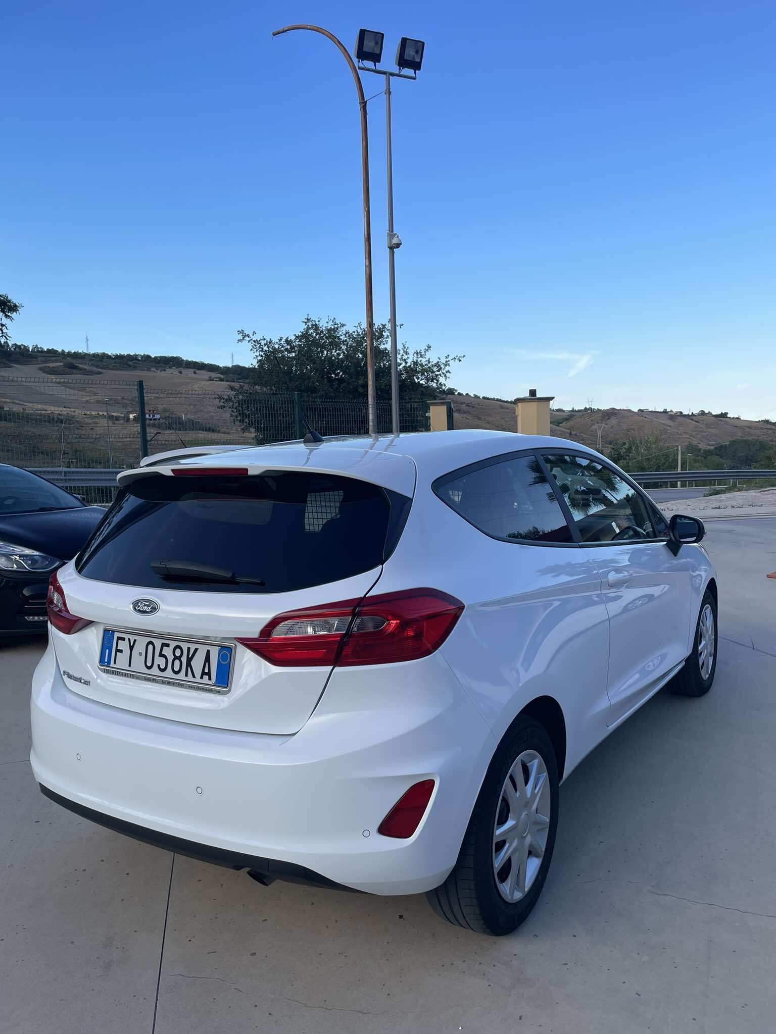 ford-fiesta-van-1.5tdci-trend-85cv-3porte-euro6b---2019---bianco---autocarro-2-posti-(8).jpeg