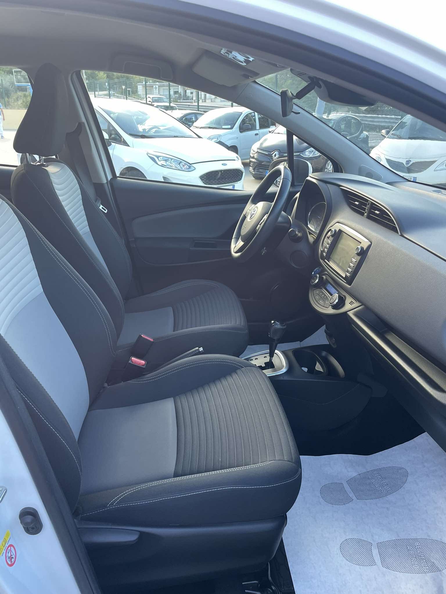 toyota-yaris-3°serie-1.5hybrid-business-73cv-euro6---2019---bianco---cabio-automatico-(5).jpeg