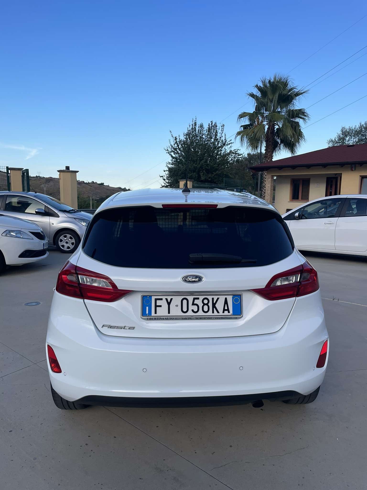 ford-fiesta-van-1.5tdci-trend-85cv-3porte-euro6b---2019---bianco---autocarro-2-posti-(4).jpeg