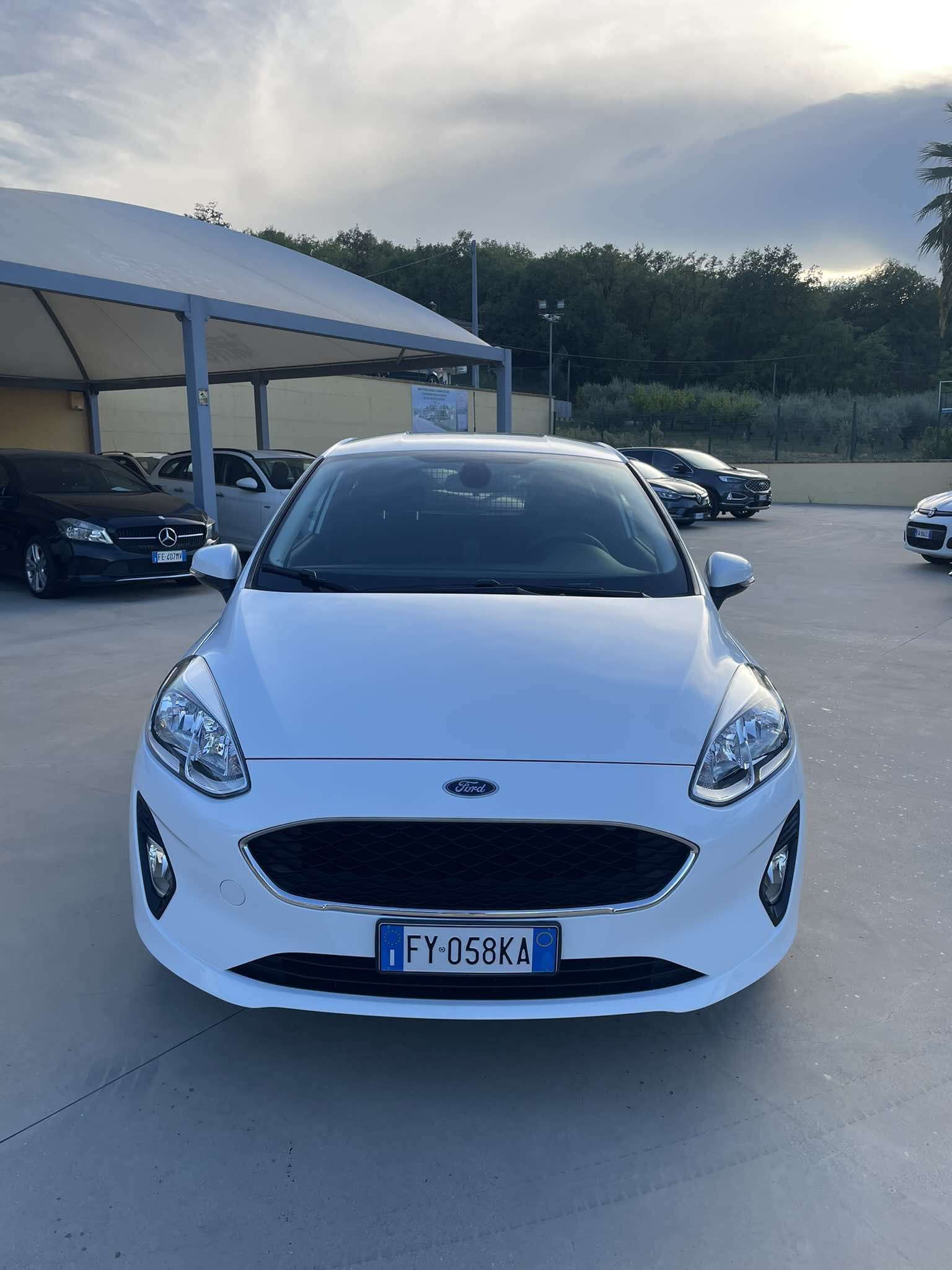 ford-fiesta-van-1.5tdci-trend-85cv-3porte-euro6b---2019---bianco---autocarro-2-posti-(5).jpeg