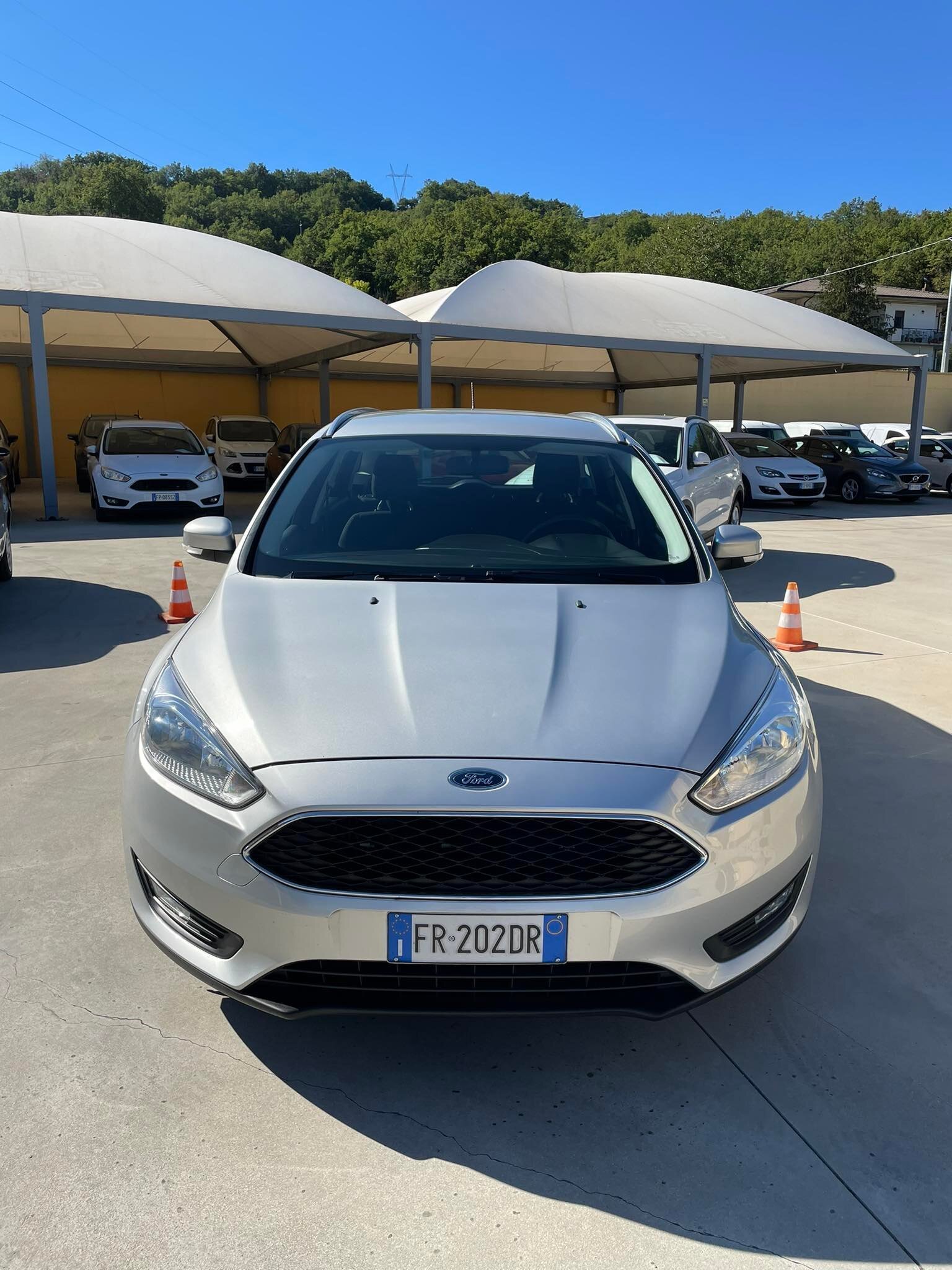 ford-focus-sw-1.5tdci-business-120cv-euro6---2018---grigio-chiaro-(2).jpeg