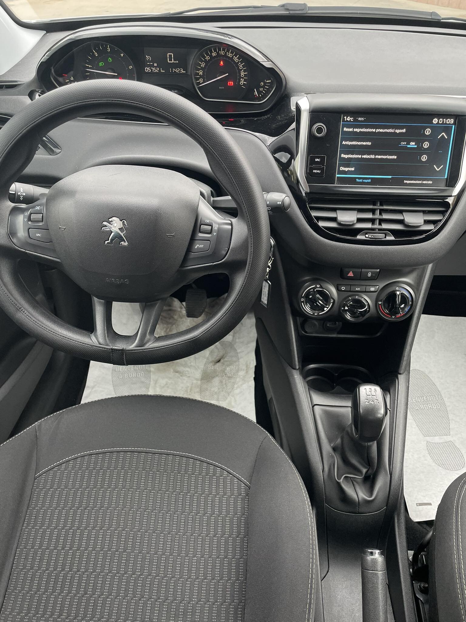 peugeot-208-1.5bluehdi-100cv-euro6---bianco---2019-(9).jpeg