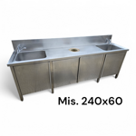 tavolo-in-acciaio-attrezzato-per-pulizia-pesce