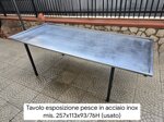 tavolo-neutro-in-acciaio-per-esposizione-pesce