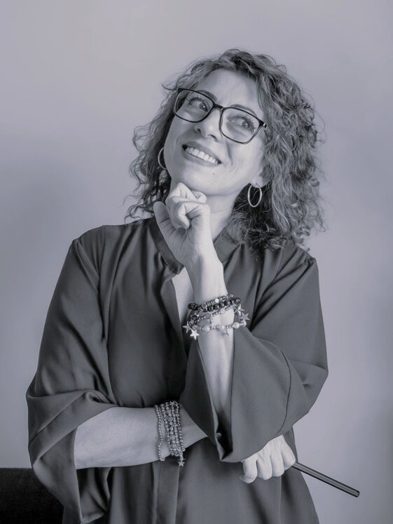 em virtual assistant b&n trasp.jpeg