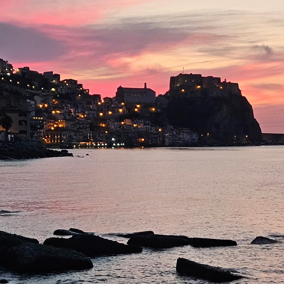 Scilla, vista panoramica, Castello e rione chianalea