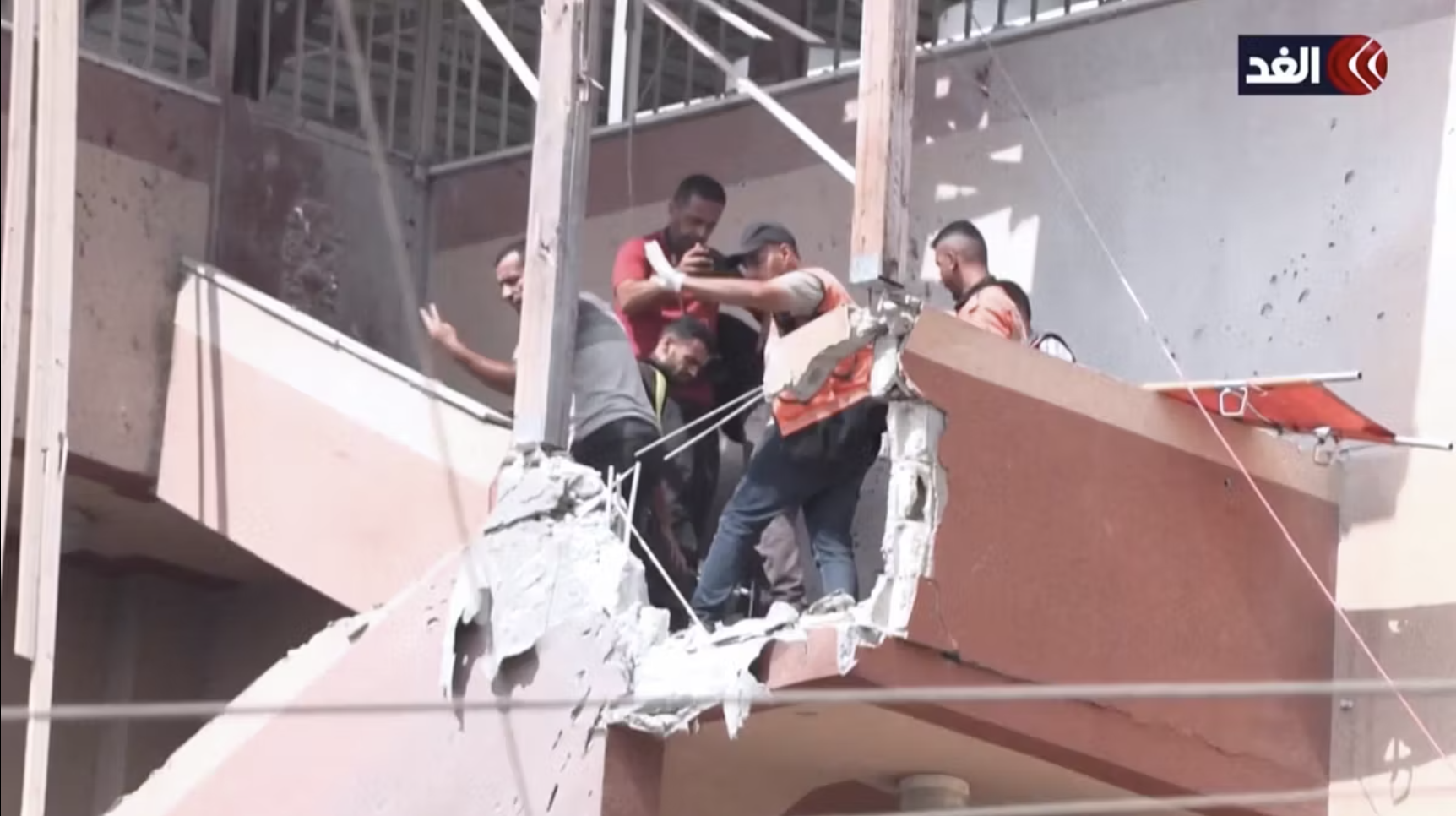 Gaza, raid israeliano sull'ospedale Nasser: almeno 20 morti, tra cui 5 giornalisti