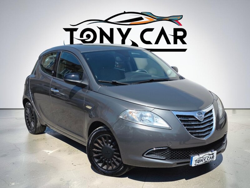 LANCIA-YPSILON-FRONTALE-SX
