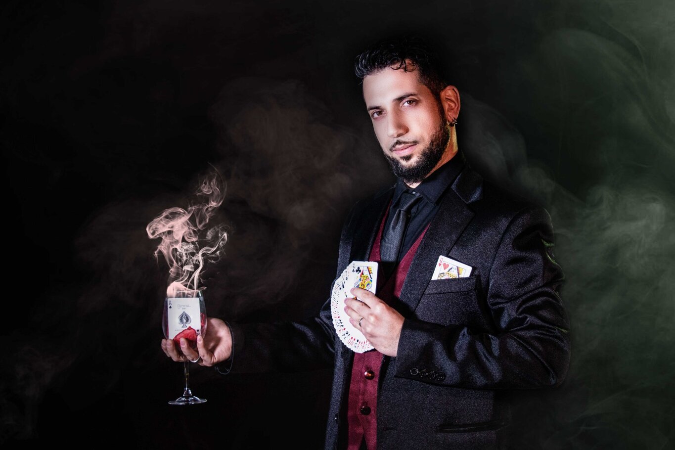 Mauro Rossini magic table hopping 1.jpeg Mauro Rossini magic table hopping 1.jpeg