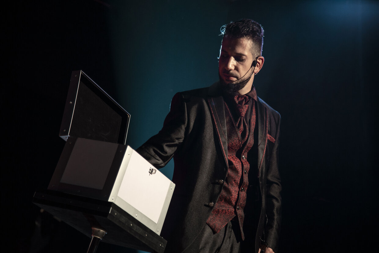 mauro-rossini-prestigiatore-mentalista.jpeg mauro-rossini-prestigiatore-mentalista.jpeg