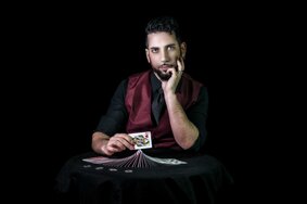 Close-up card magic Mauro Rossini.jpeg Close-up card magic Mauro Rossini.jpeg