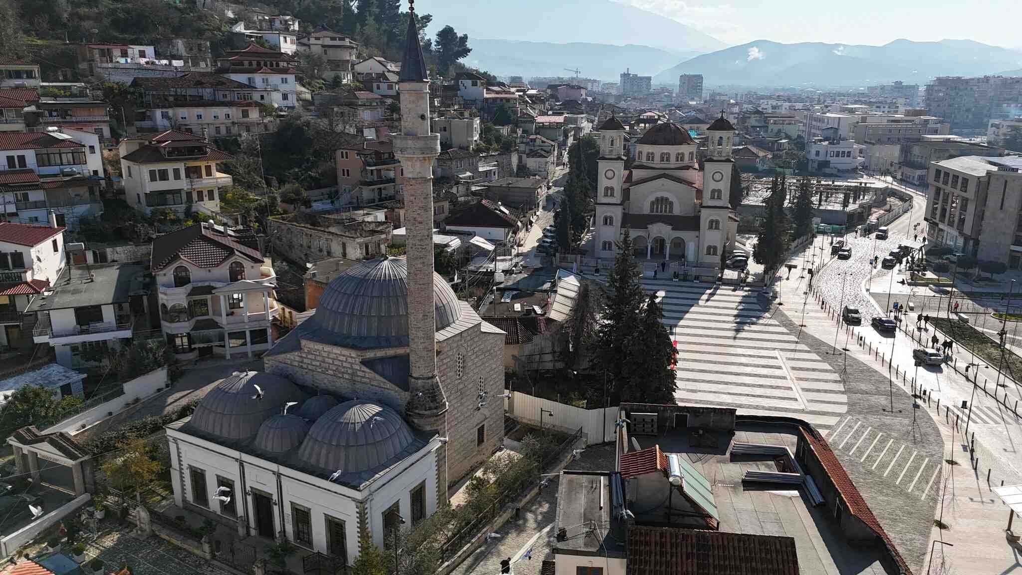 Berat, la città dalle mille finestre Berat, la città dalle mille finestre