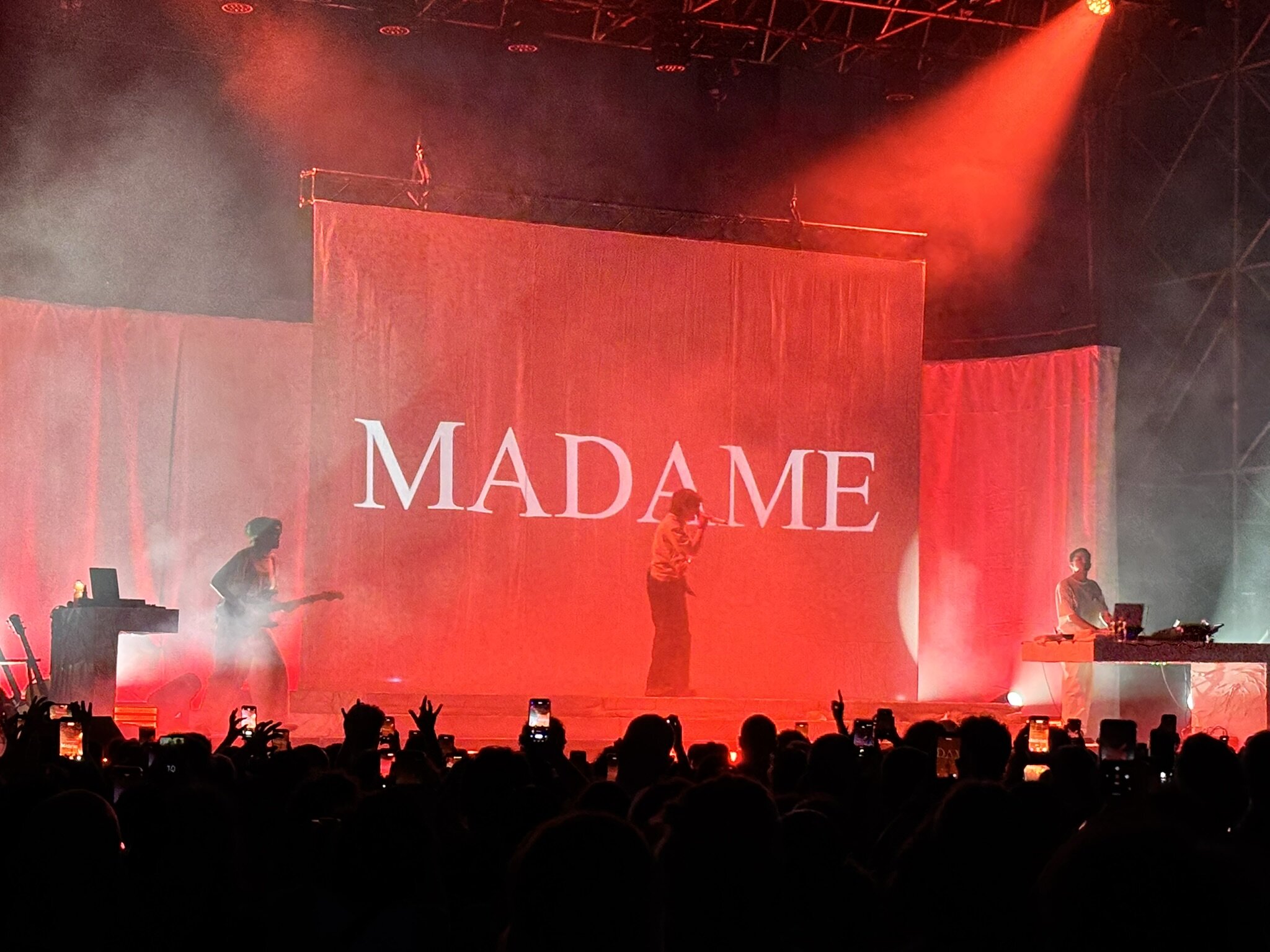 Madame live