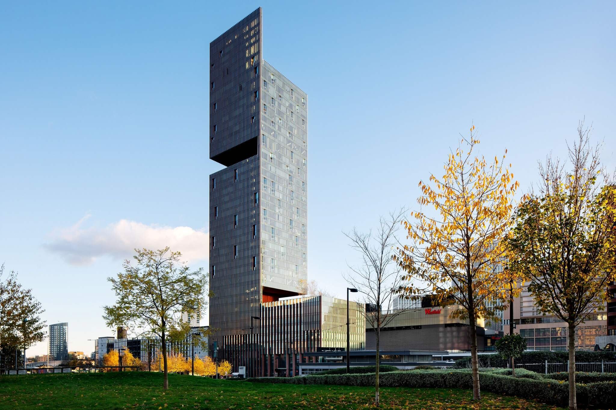 lonsh_building_exterior_day_light.jpeg lonsh_building_exterior_day_light.jpeg