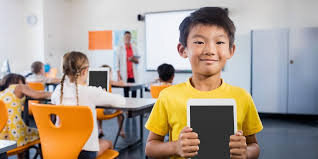 Diritto all&rsquo;istruzione e status di straniero: vincoli costituzionali all&rsquo;esercizio della competenza regionale nelle materie &ldquo;esclusive&rdquo; e &ldquo;concorrenti&rdquo;