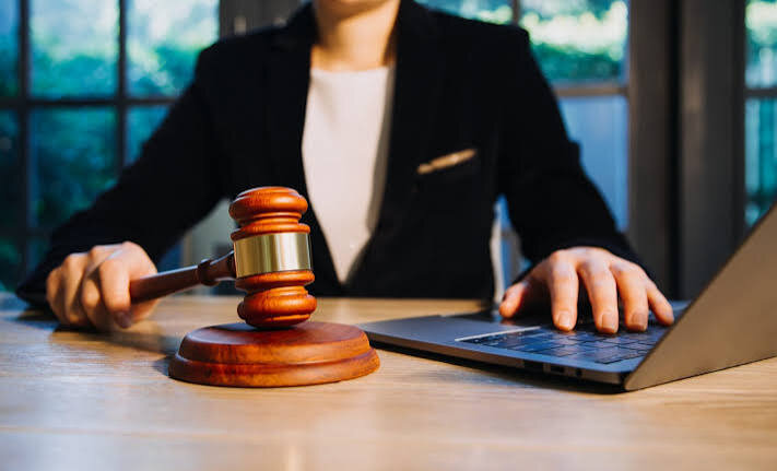 L'abrogazione dell'abuso d'ufficio tra discrezionalità legislativa e obblighi internazionali: osservazioni a margine della sentenza della Corte costituzionale n. 117 del 2026 L'abrogazione dell'abuso d'ufficio tra discrezionalità legislativa e obblighi internazionali: osservazioni a margine della sentenza della Corte costituzionale n. 117 del 2026