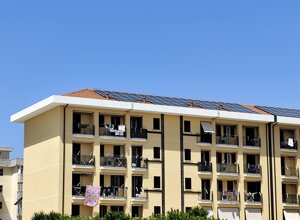 Riqualificazione energetica di condominio con pannelli solari a Siracusa