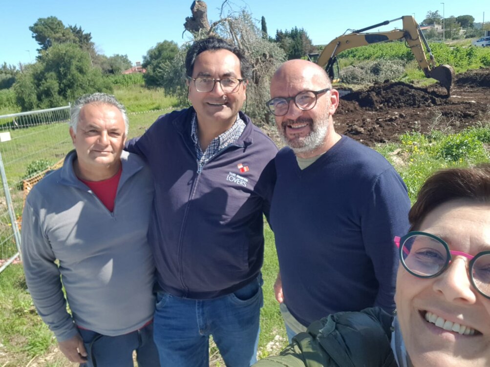 Sebastiano Alderuccio con collaboratore presso un cantiere a Floridia - esperienza nel settore edile e ristrutturazioni civili