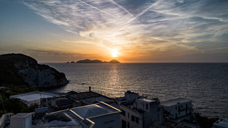 Tramonto su Le Forna Casa La Ginestra e il Mare Ponza
