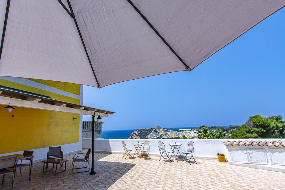 Terrazzo Casa La Ginestra e il Mare Ponza