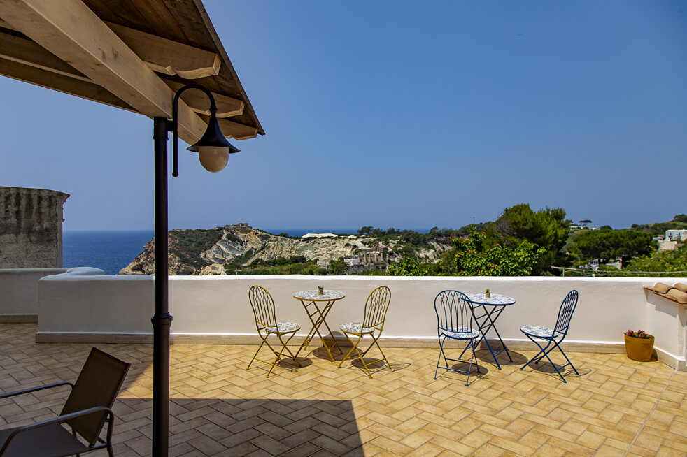 Terrazzo Casa La Ginestra e il Mare Ponza