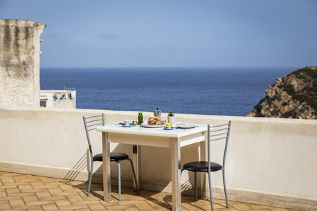 Colazione vista mare a Casa La Ginestra e il Mare Ponza