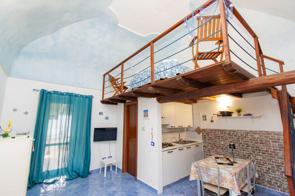 Il soppalco e la cupola ponzese dell'Appartamento Ponza
