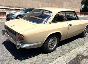 ar%201750%20gt%20veloce%201970%20(4).jpeg