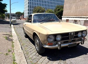 ar%201750%20gt%20veloce%201970%20(2).jpeg