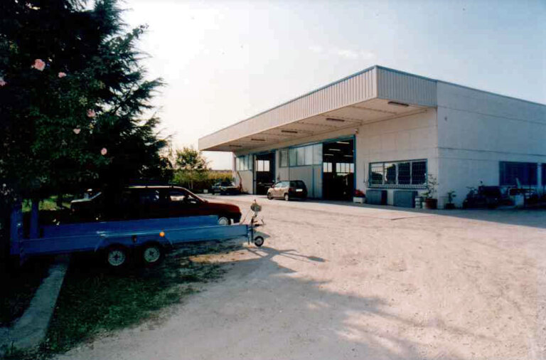 carrozzeria meneghetti foto carrozzeria_modificato-1.jpeg