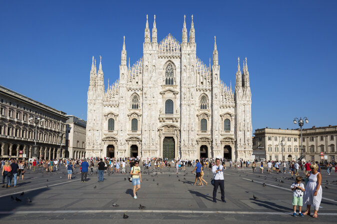 vista-di-fronte-al-duomo-di-milano-milano-e-la-seconda-citta-piu-popolosa-d-italia-e-capoluogo-della-lombardia.jpeg vista-di-fronte-al-duomo-di-milano-milano-e-la-seconda-citta-piu-popolosa-d-italia-e-capoluogo-della-lombardia.jpeg