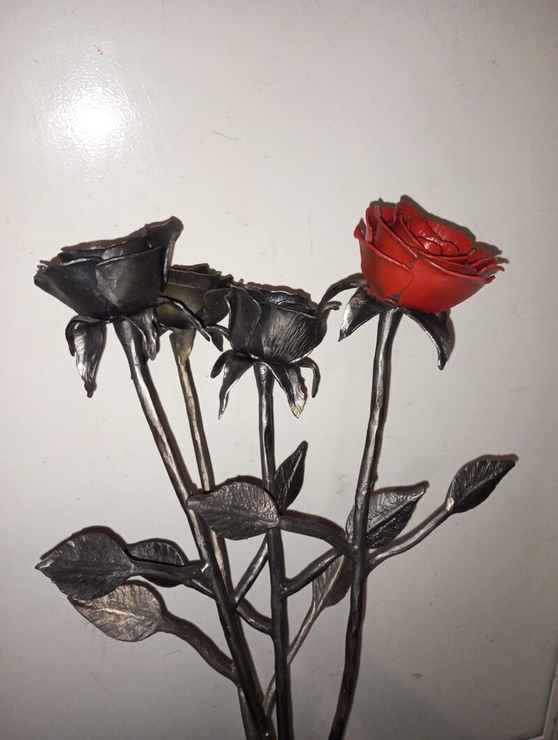 rose-in-ferro-battuto