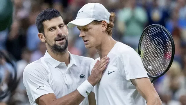 Sinner batte Djokovic e vola in finale per la sua prima volta a Wimbledon