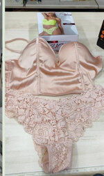 completo-intimo-donna