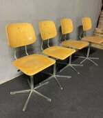 set-di-n4-sedie-da-scuola-scrivania-regolabili-vintage