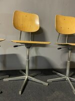 set-di-n4-sedie-da-scuola-scrivania-regolabili-vintage