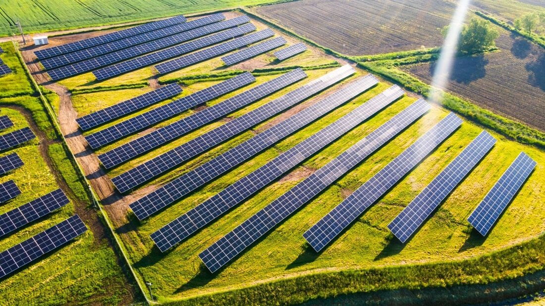 white blue modern residential solar panel installations facebook ad (sito web).jpeg