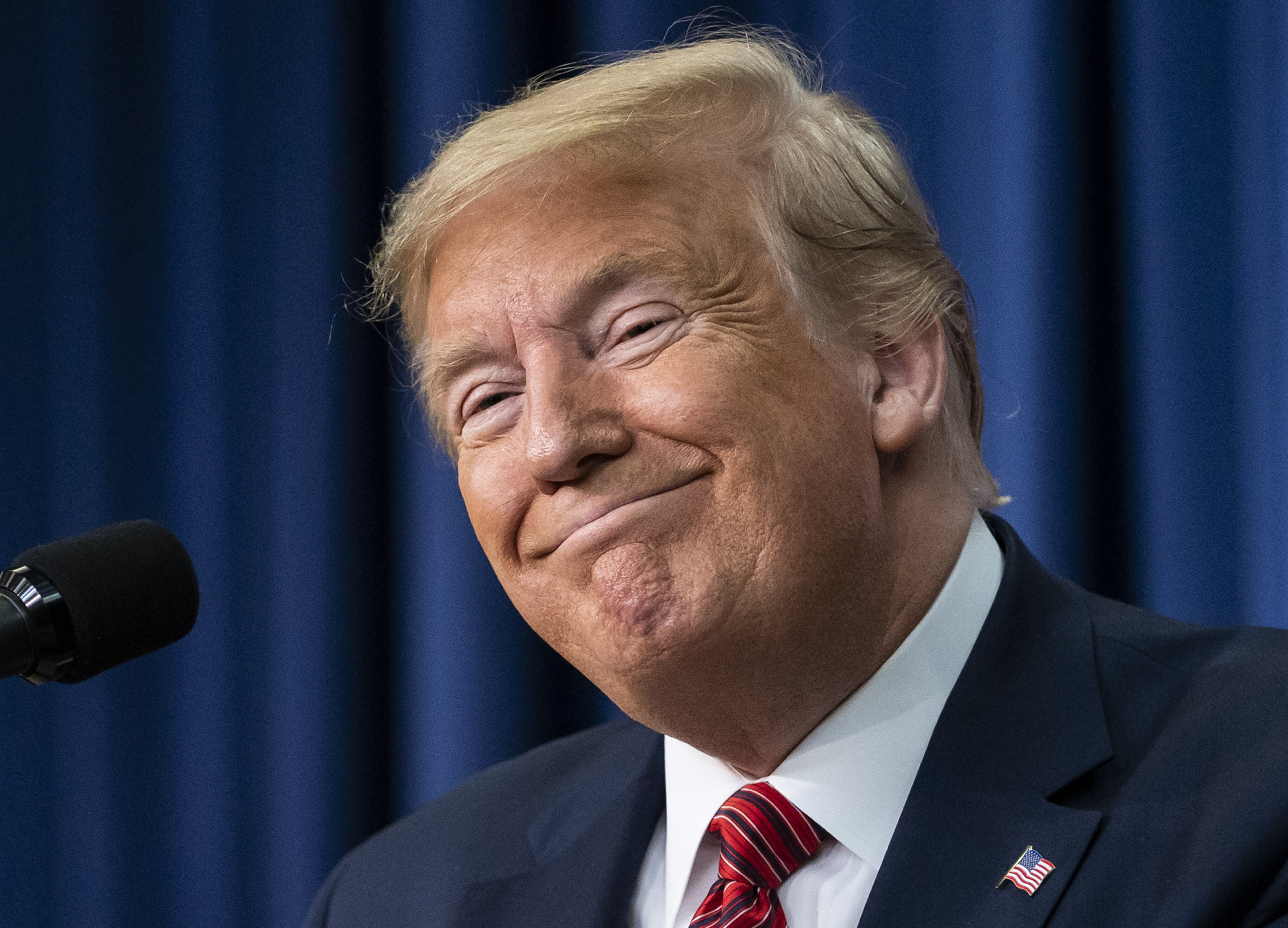 Il mondo appeso a Trump