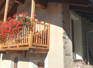 facciata balcone fiorito