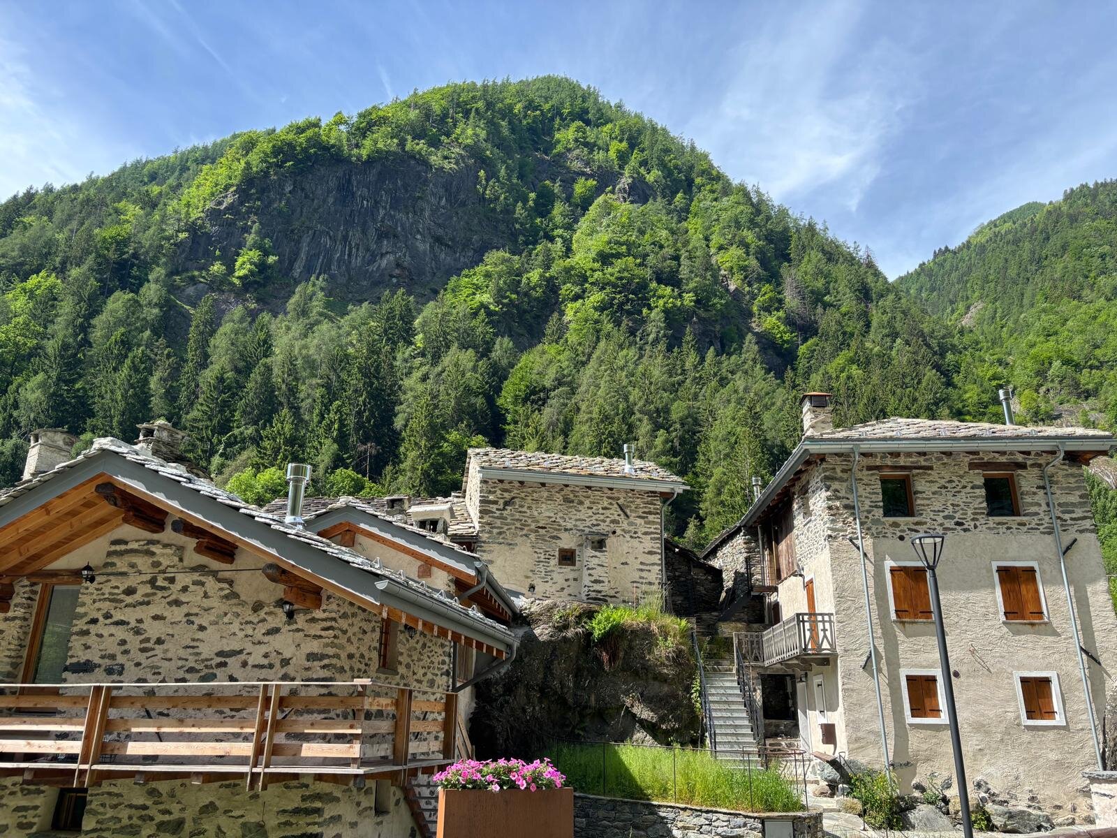 Perché River side rooms.