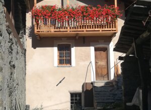 facciata balcone fiorito