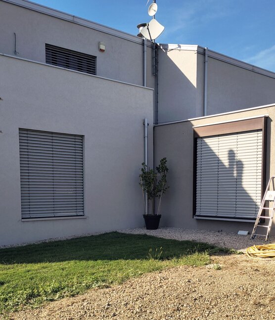 installazione frangisole in alluminio a scomparsa in una villa tra pesaro e ancona.jpeg