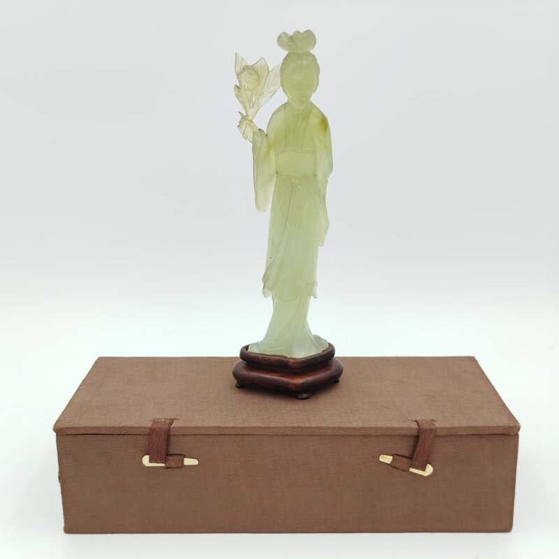 statuetta-geisha-in-giada