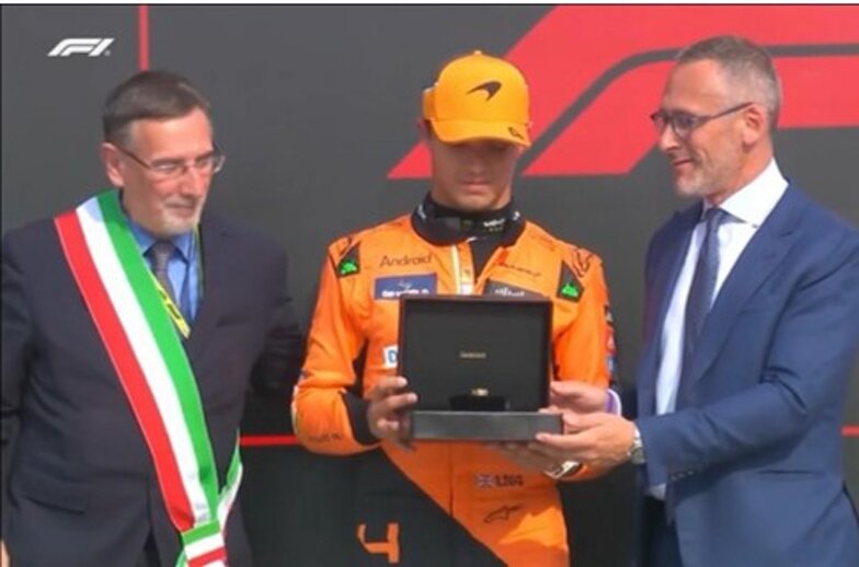1 - lando norris anello regina reg.lombardia e comune monza.jpeg 1 - lando norris anello regina reg.lombardia e comune monza.jpeg